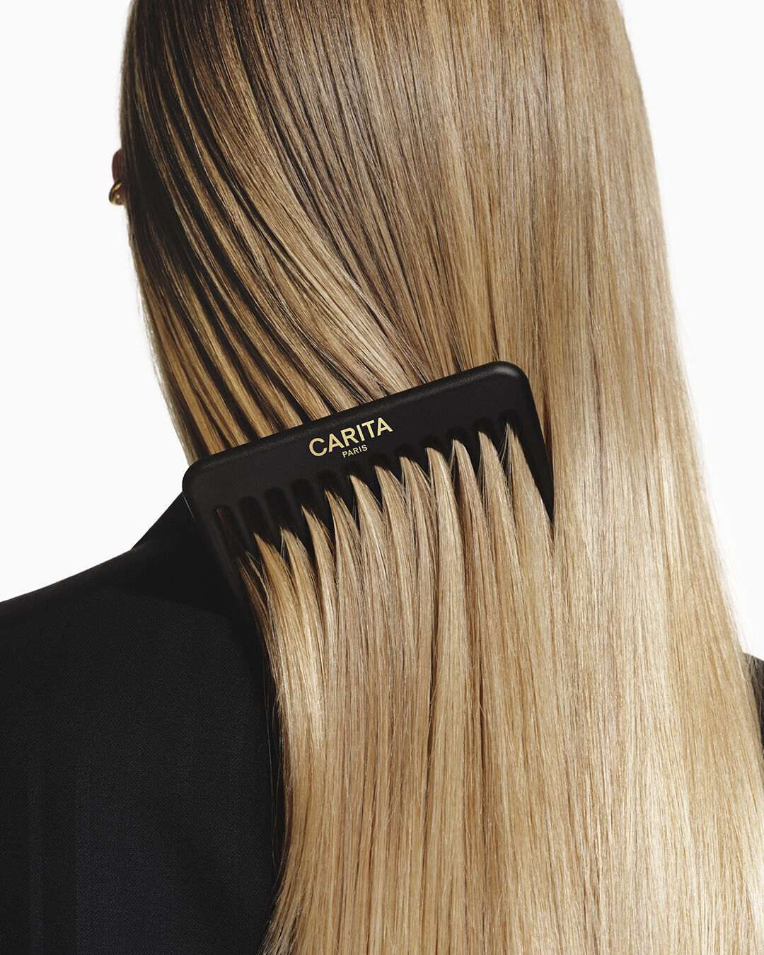 Pettine nero Carita per districare capelli lunghi, biondi e lisci.