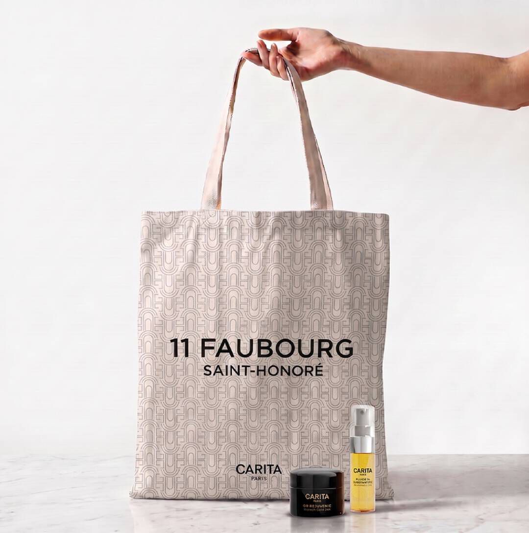 Borsa Carita e tre prodotti Or Rejuvenic in barattoli neri.​